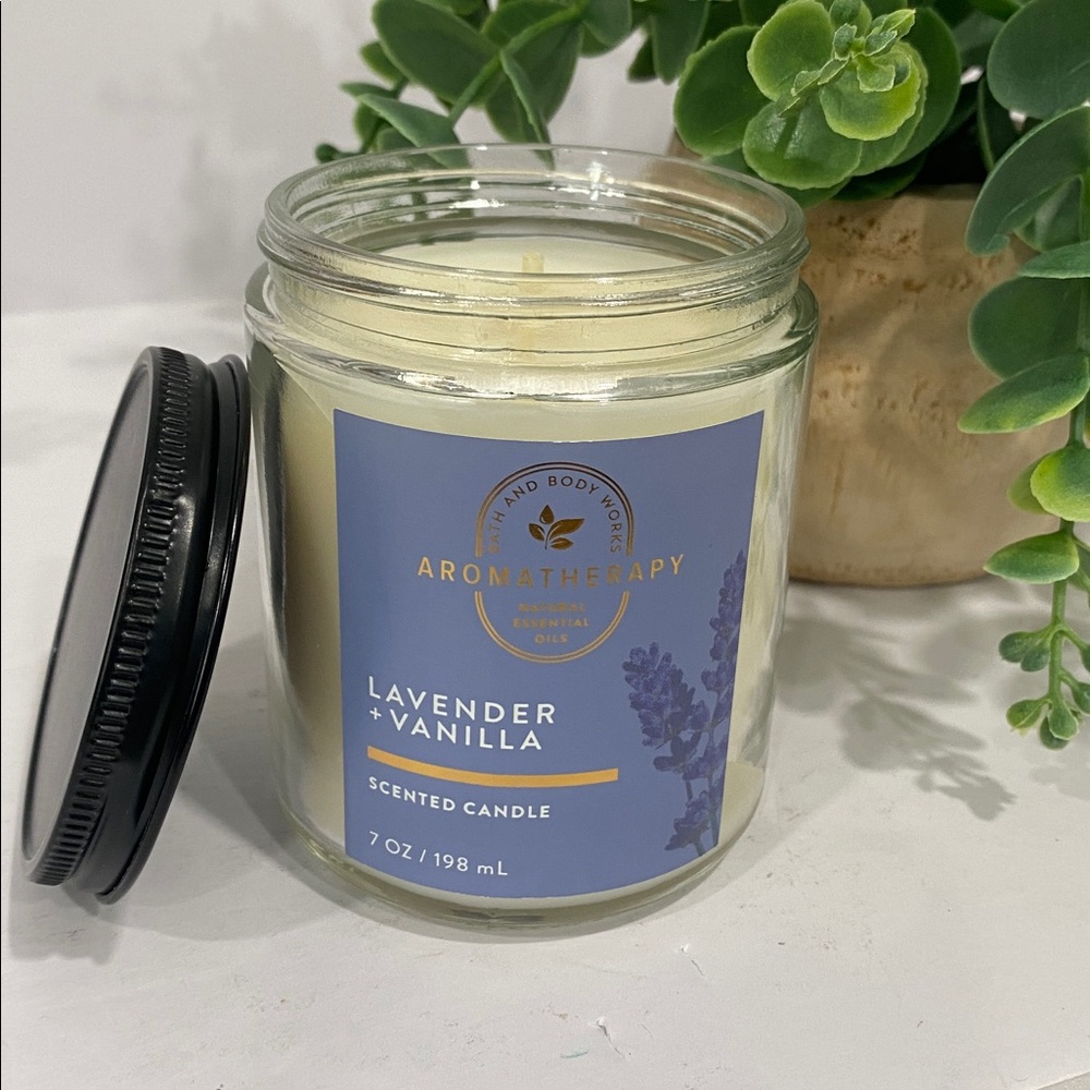 Bath & Body Works “Lavender Vanilla” Single Wick Candle